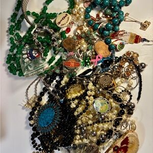 Vintage Broken jewelry Lot For Repurpose